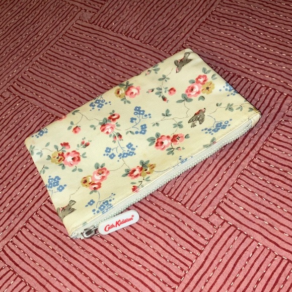Cath Kidston waxed canvas Cream Floral Pouch with bird flower motif - Picture 1 of 15